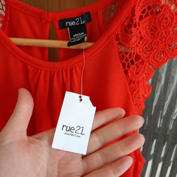 Cherry Red Cap sleeve t-shirt top Crochet lace sleeves medium - Picture 3 of 4